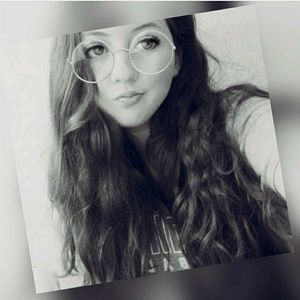 Meet your Posher, Yesenia